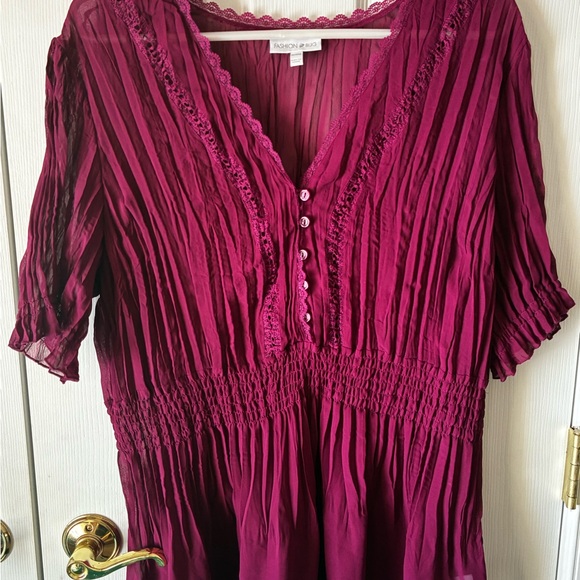 Burgundy Crinkle Sheer Top - Picture 2 of 6